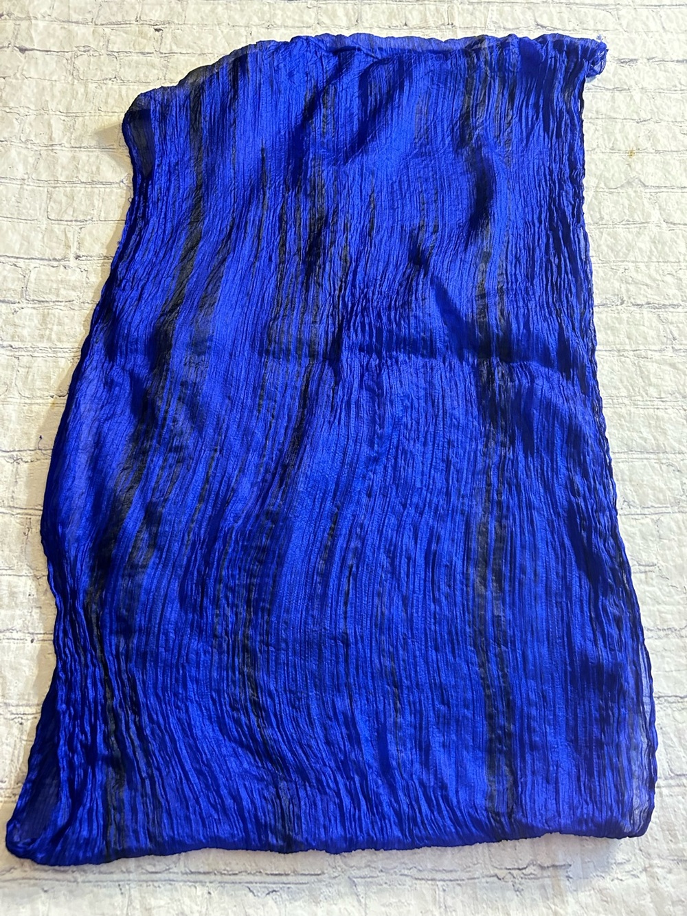RED DIRT ROAD HANDMADE IN CAMBODIA BLUE/BLACK CRINKLE SHEER INFINITY SCARF O/S